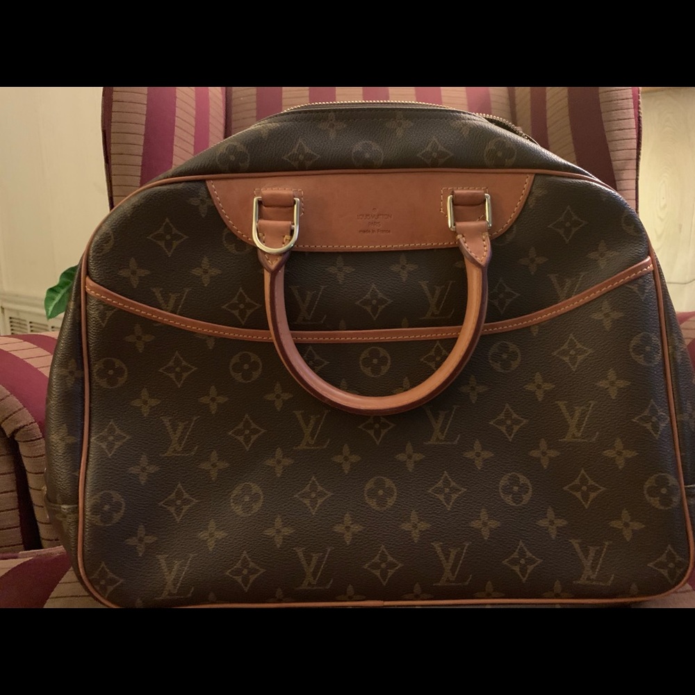 100% authentic Louis Vuitton Deauville Monogram